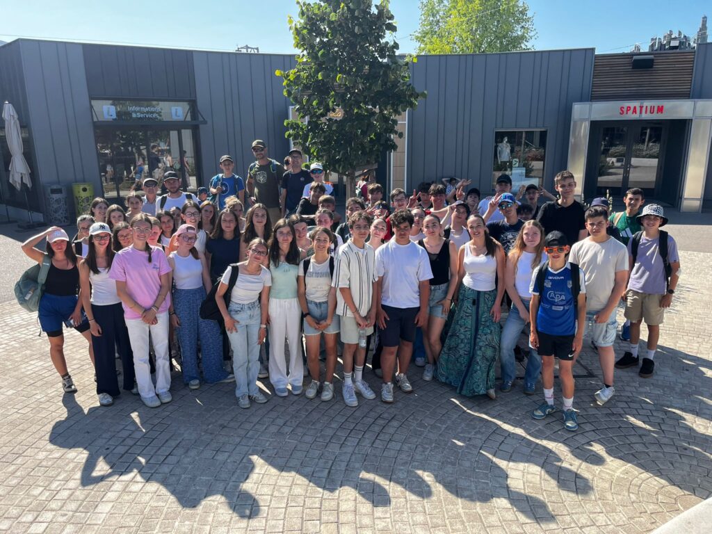 les-3emes-du-college-en-sortie-de-fin-dannee-au-futuroscope