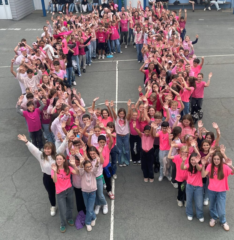 temps-solidaire-au-college-notre-dame-de-lesperance-un-ruban-humain-pour-la-lutte-contre-le-cancer-du-sein