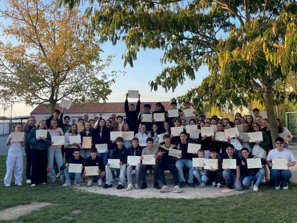 %f0%9f%8e%93-remise-des-diplomes-du-dnb-une-soiree-pleine-de-sourires-et-demotion