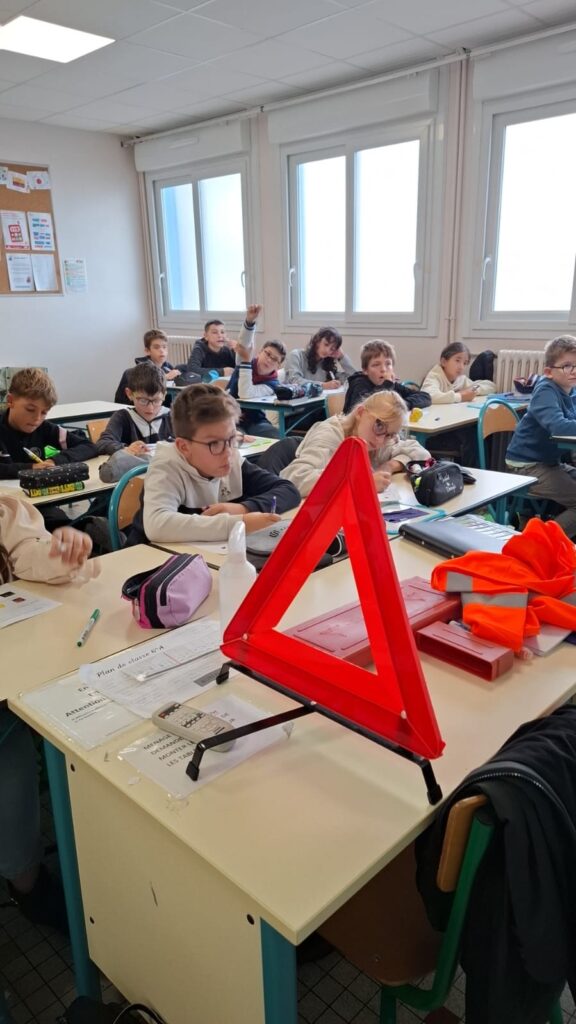 %f0%9f%9a%a6-sensibilisation-a-la-securite-routiere-pour-nos-6%e1%b5%89