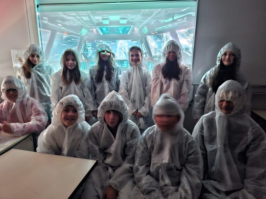 aventure-galactique-pour-les-eleves-de-5eme-cap-sur-brouzilia-%f0%9f%9a%80