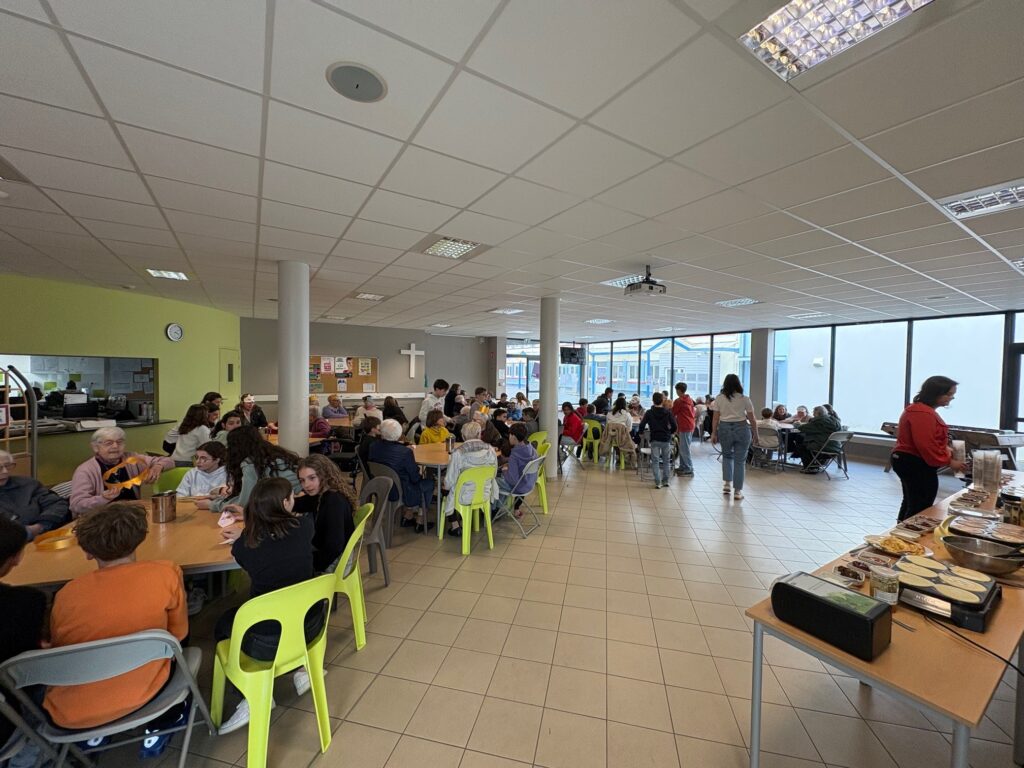 une-rencontre-intergenerationnelle-gourmande-%f0%9f%a5%9e%f0%9f%8e%ad