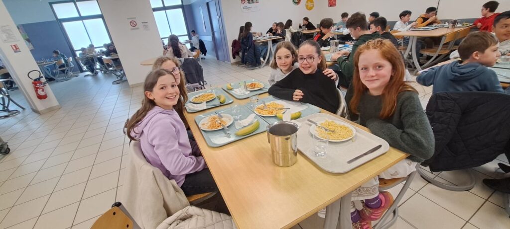 %e2%9c%a8-solidarite-en-action-au-college-pour-le-vendredi-saint