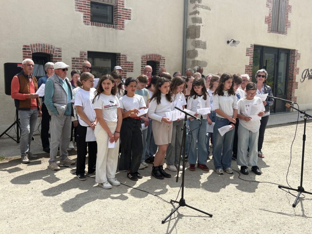 8-mai-les-eleves-de-6emes-engages-dans-le-devoir-de-memoire
